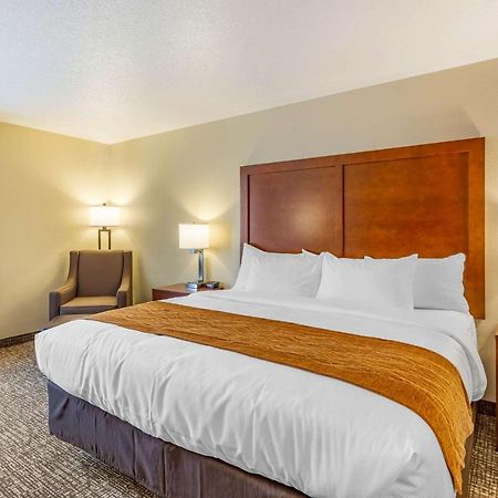 Comfort Inn Dekalb - Adjacent The University Luaran gambar