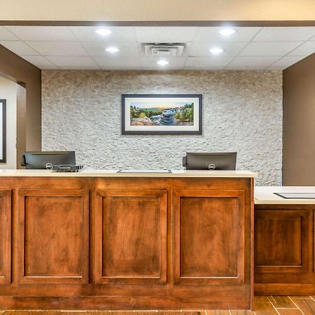 Comfort Inn Dekalb - Adjacent The University Luaran gambar