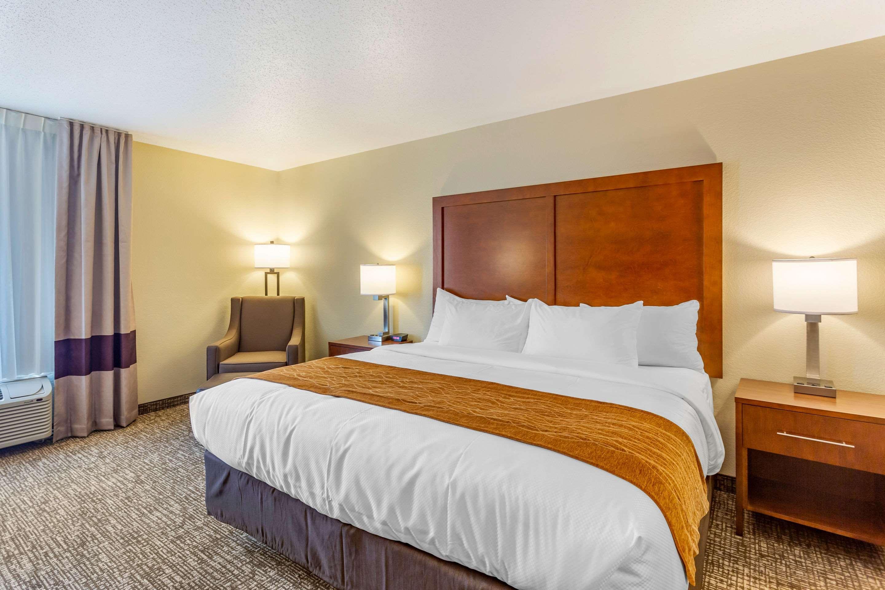 Comfort Inn Dekalb - Adjacent The University Luaran gambar