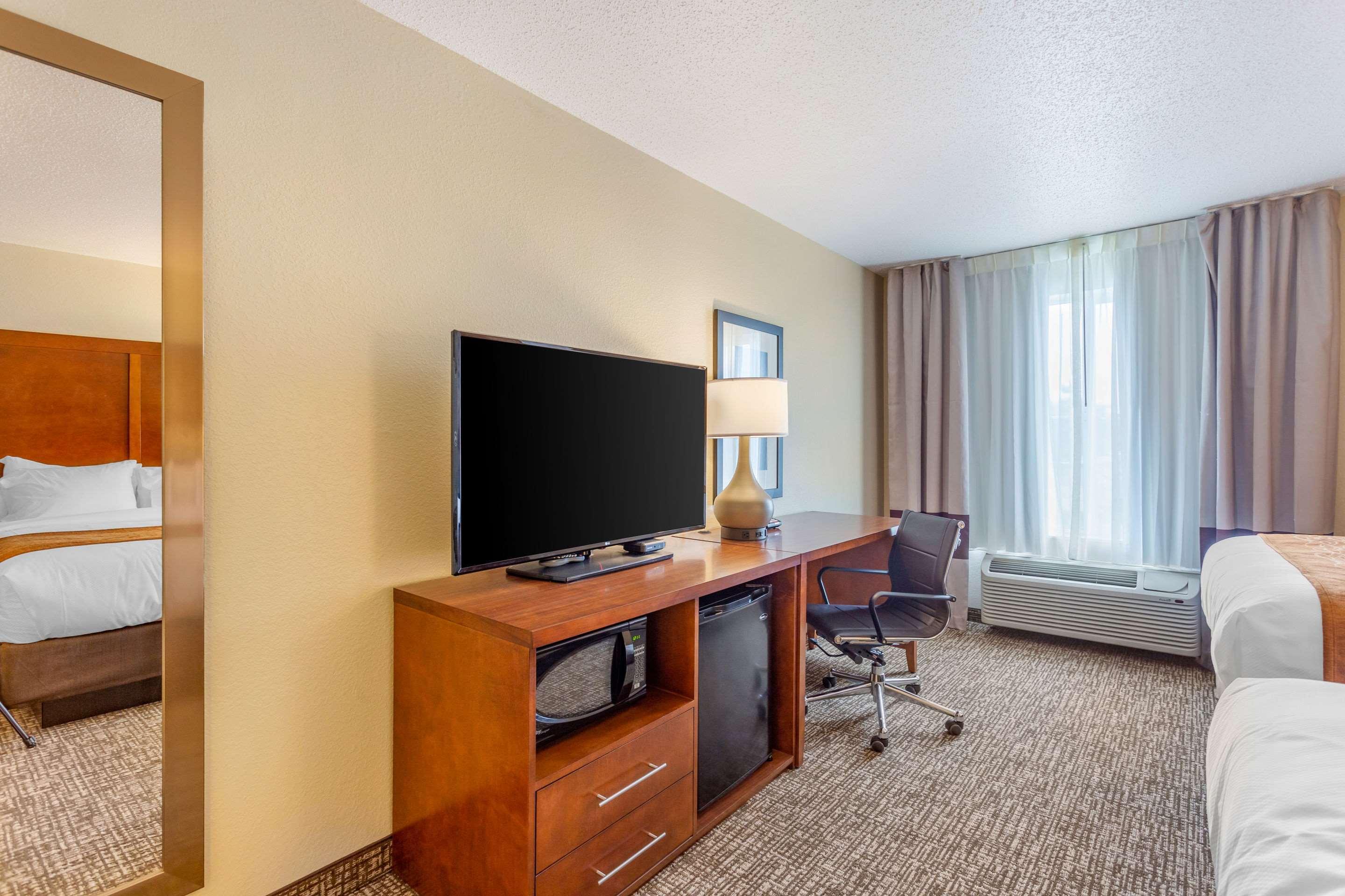 Comfort Inn Dekalb - Adjacent The University Luaran gambar