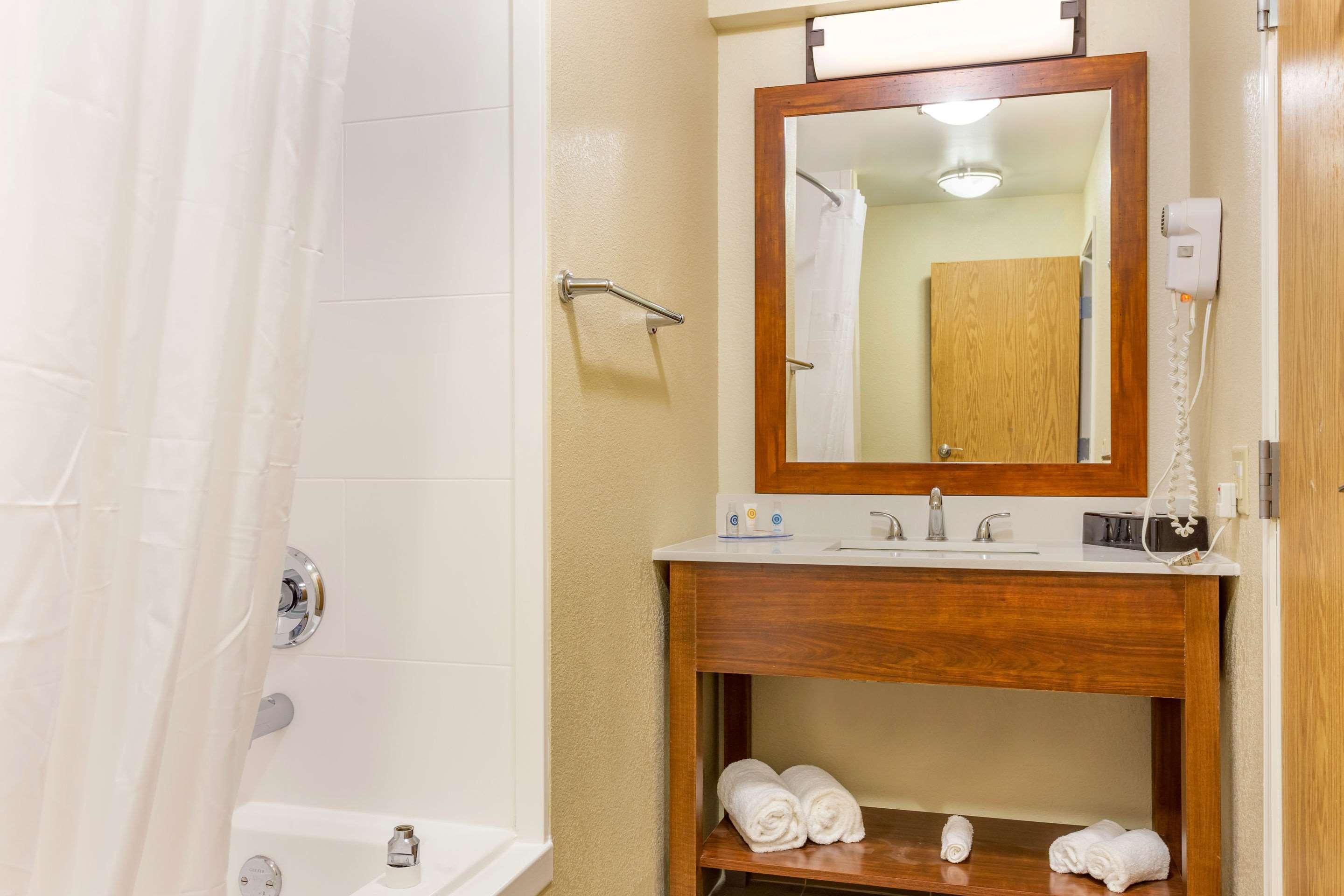Comfort Inn Dekalb - Adjacent The University Luaran gambar