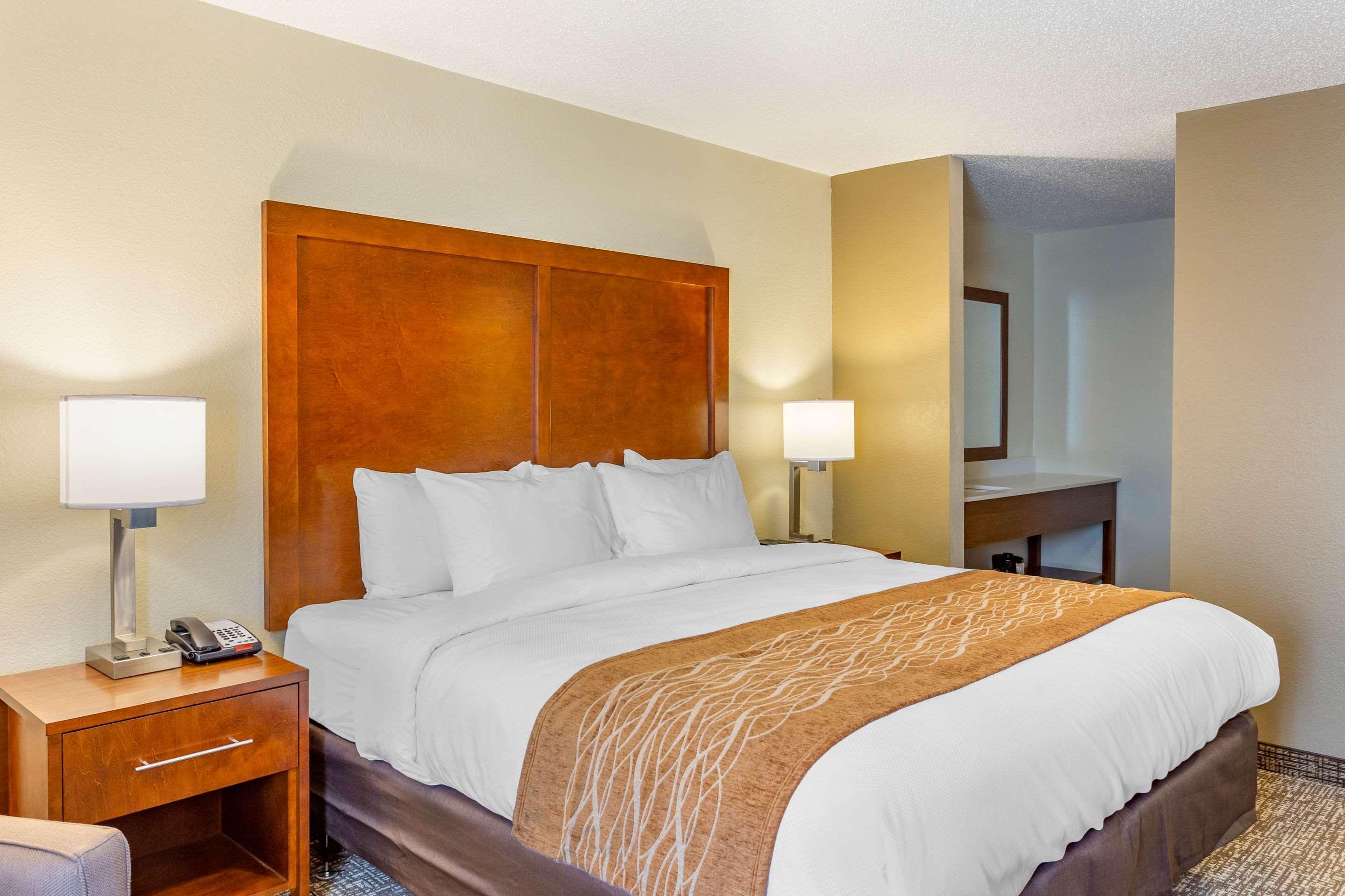 Comfort Inn Dekalb - Adjacent The University Luaran gambar
