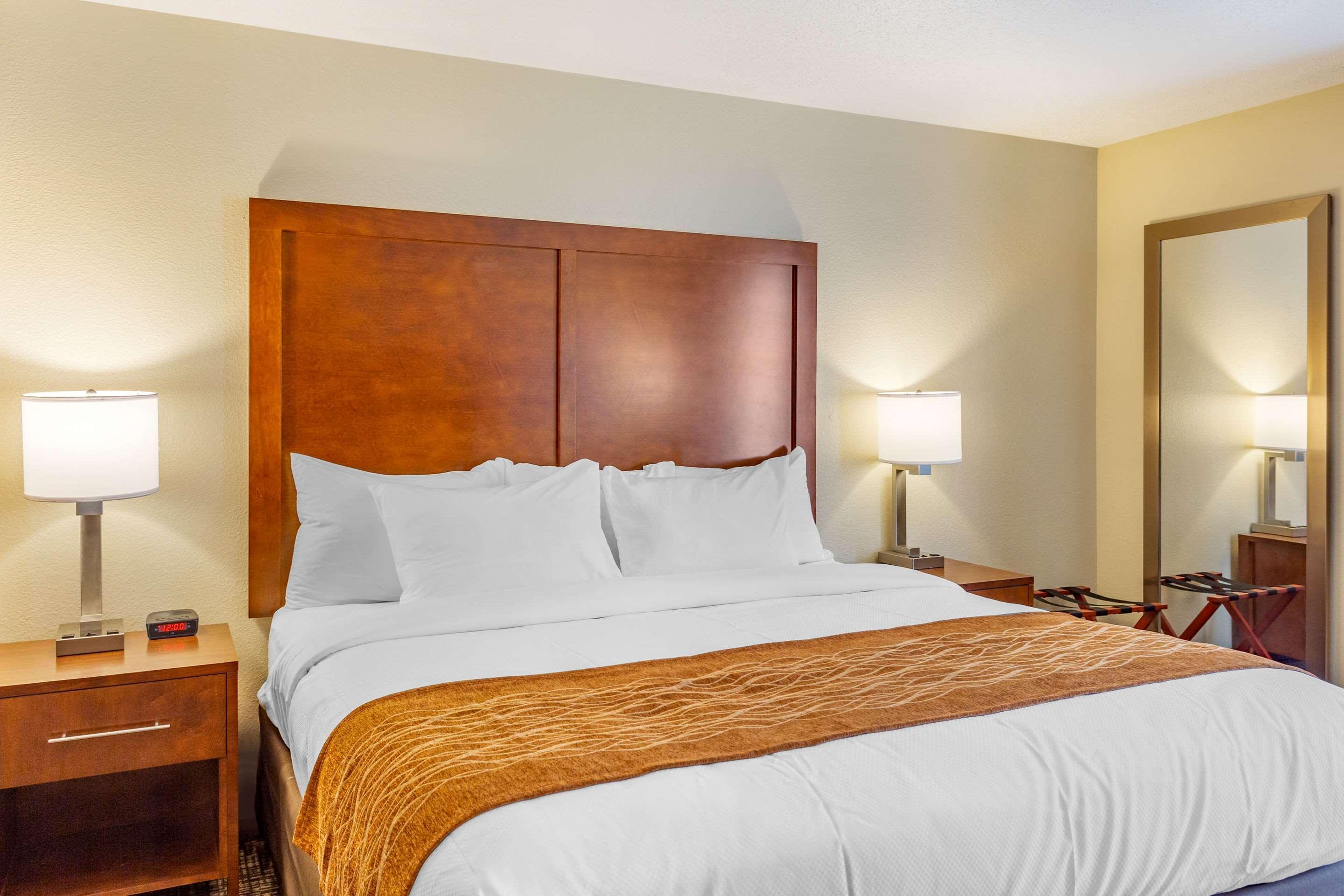 Comfort Inn Dekalb - Adjacent The University Luaran gambar