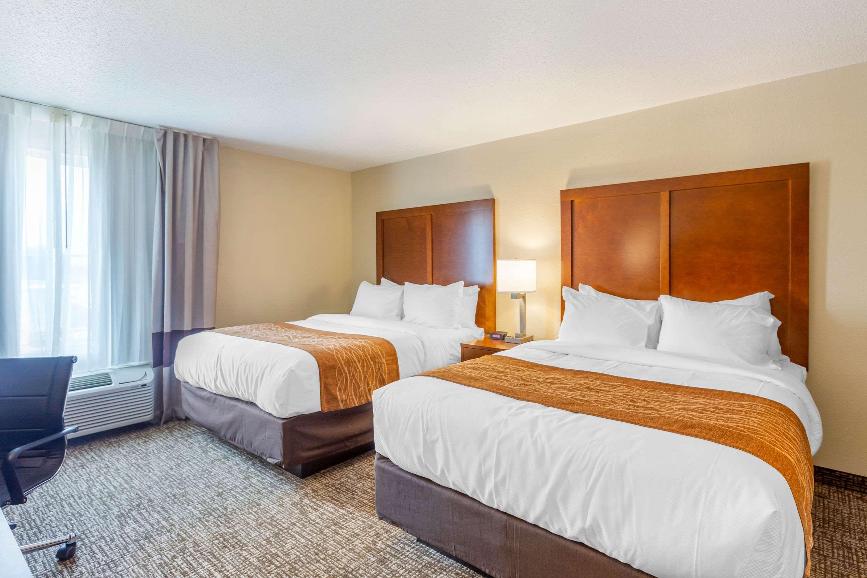 Comfort Inn Dekalb - Adjacent The University Luaran gambar
