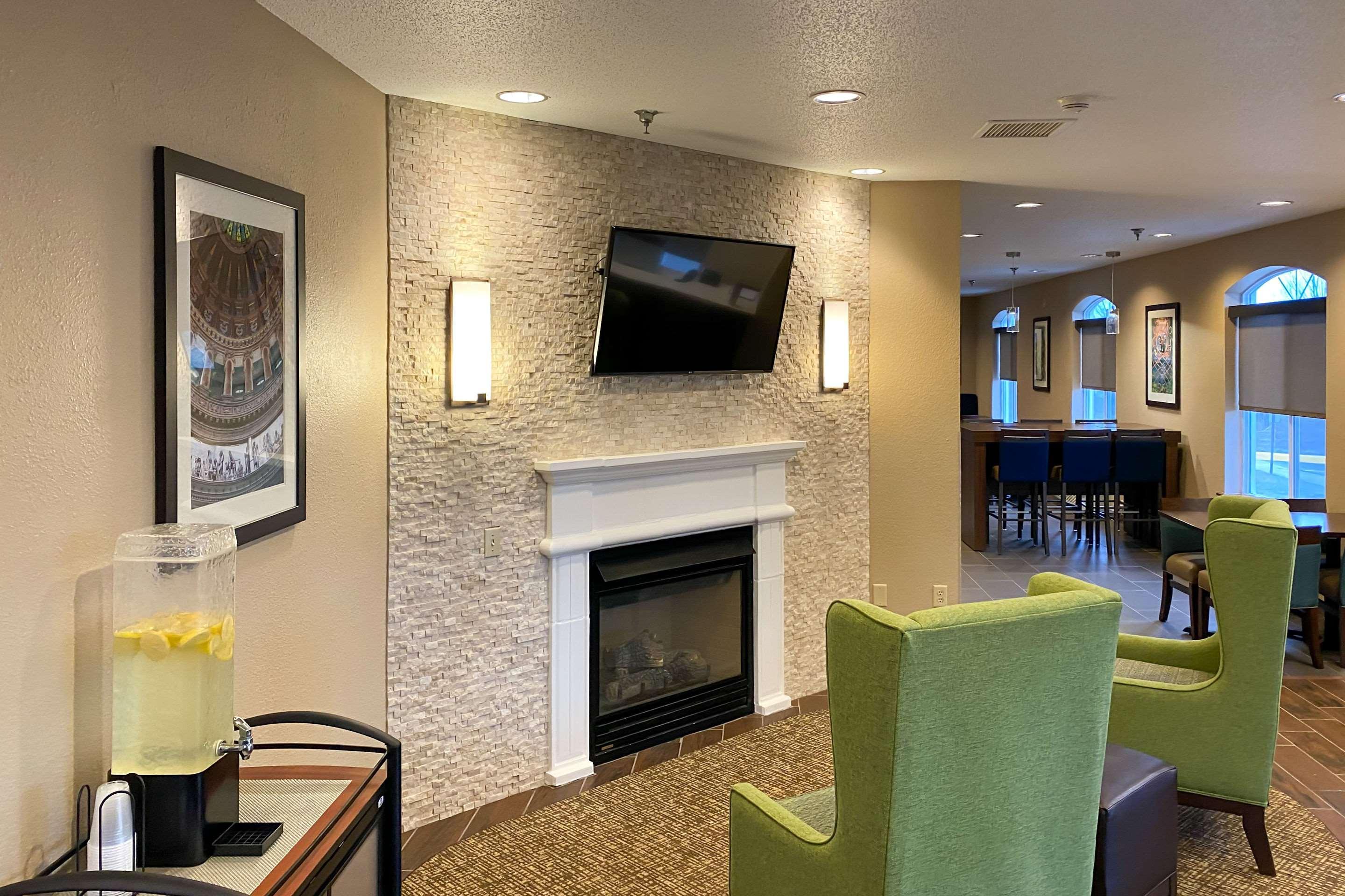 Comfort Inn Dekalb - Adjacent The University Luaran gambar