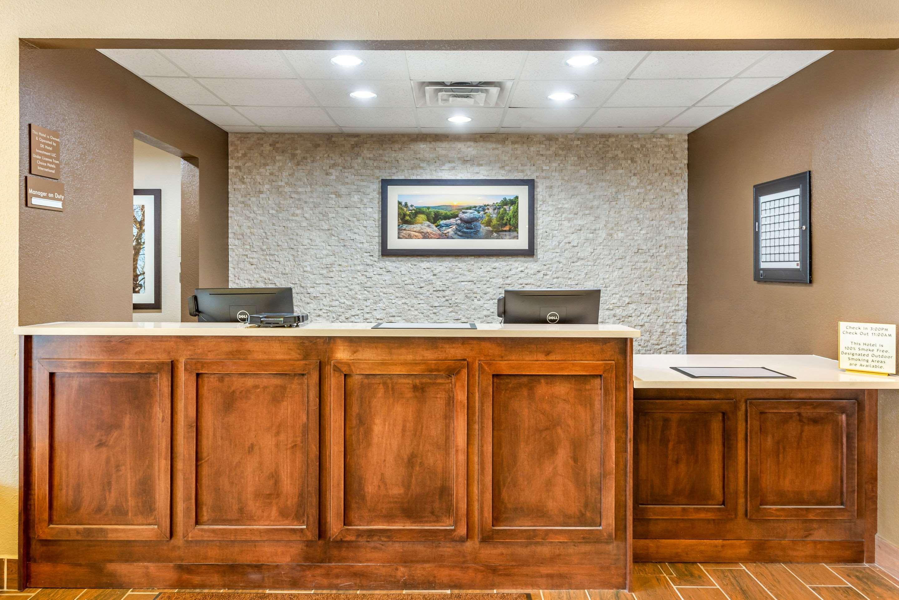 Comfort Inn Dekalb - Adjacent The University Luaran gambar