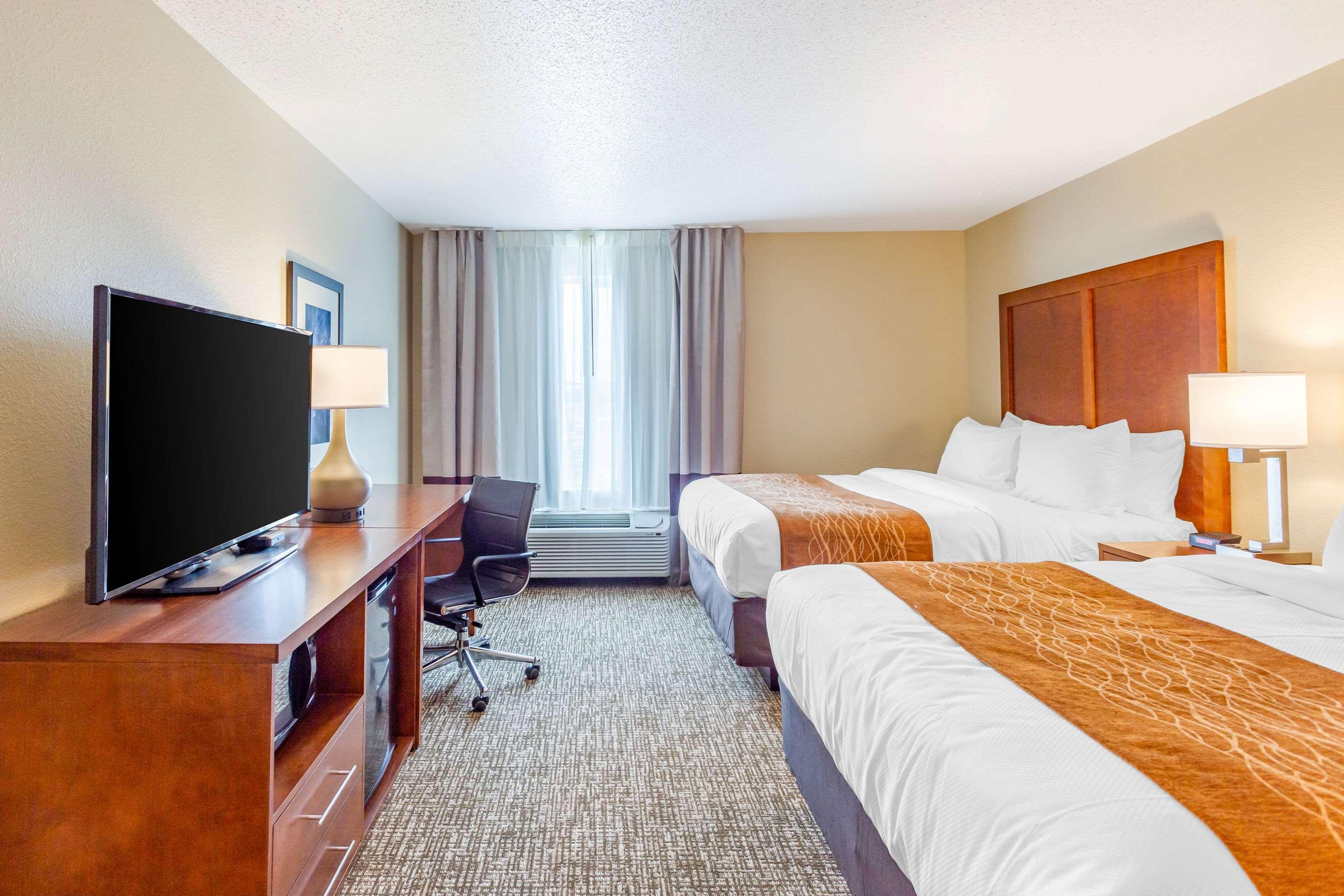 Comfort Inn Dekalb - Adjacent The University Luaran gambar