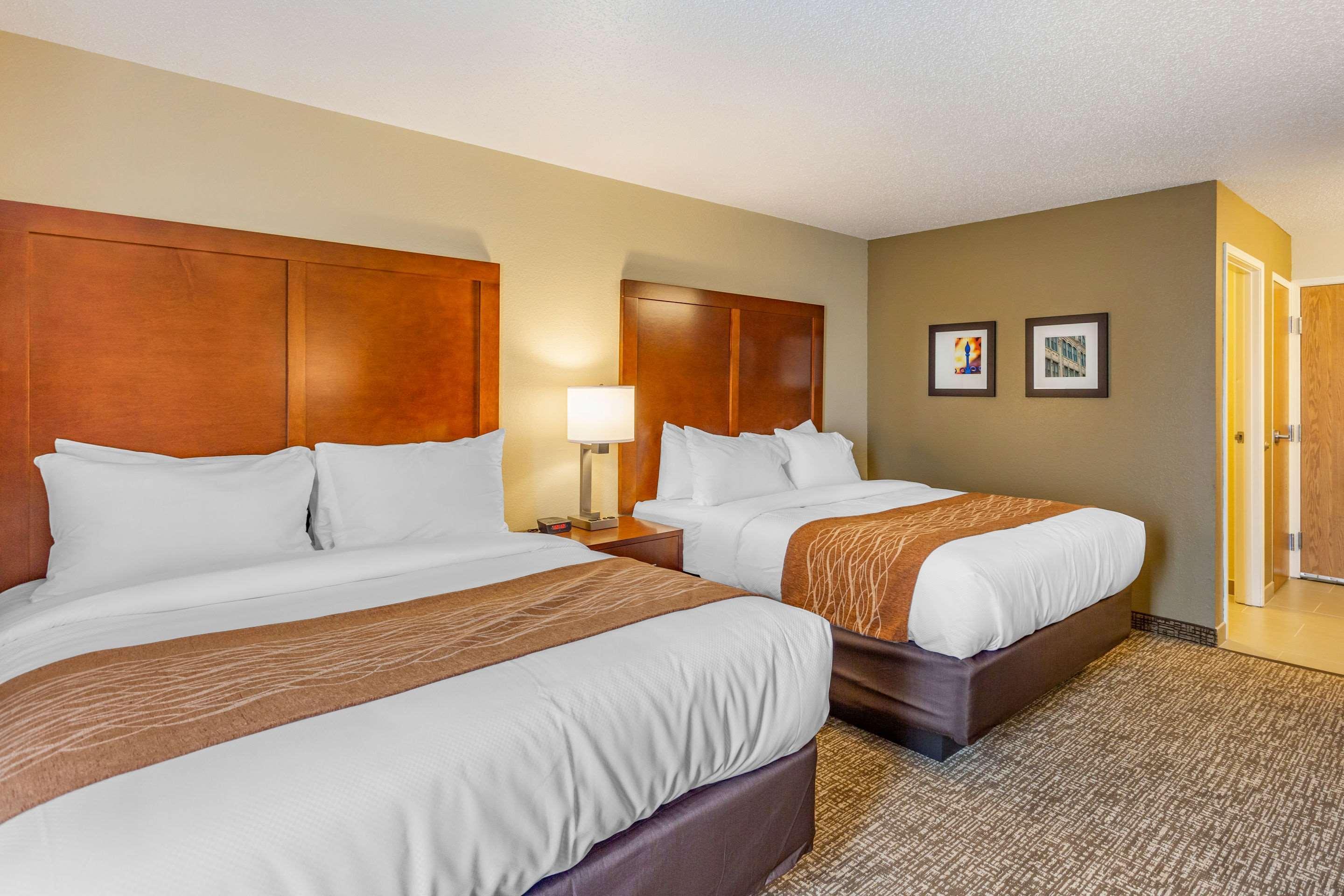 Comfort Inn Dekalb - Adjacent The University Luaran gambar