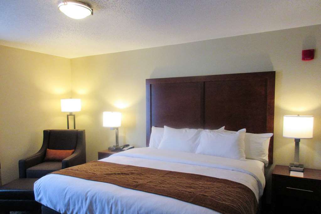 Comfort Inn Dekalb - Adjacent The University Bilik gambar